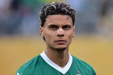 تقرير: بنفيكا توصل إلى اتفاق مع بالميراس لضم ريتشارد ريوس